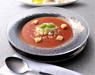トマトジュースとバジルの簡単冷製スープ