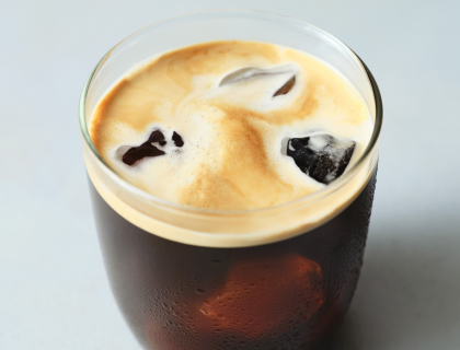 夏は「バリスタ」でアイス ワンタッチで、香り広がるアイスクレマコーヒー