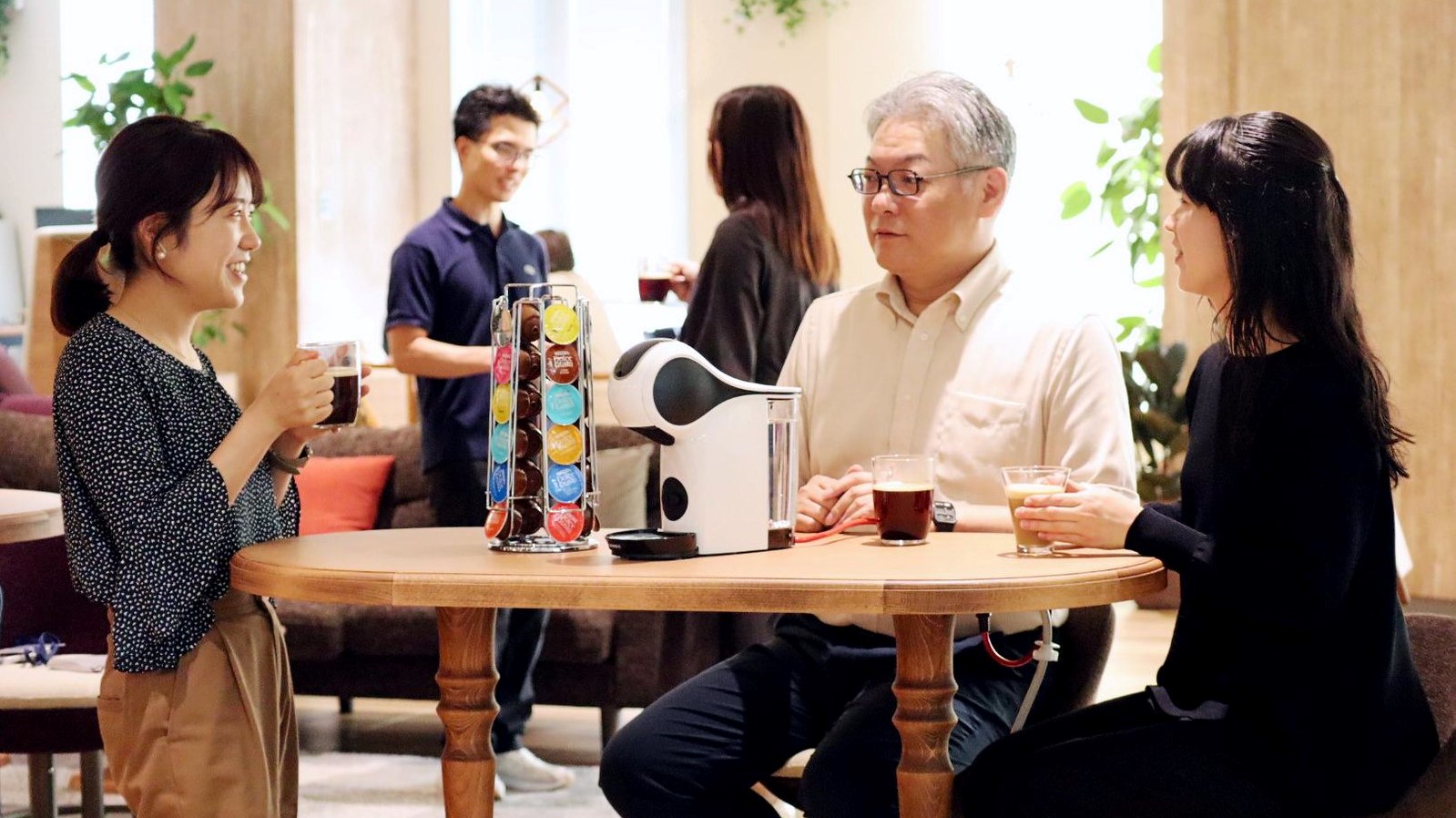 オフィス　職場　コミュニケーション　ネスカフェ　アンバサダー　AR　コーヒー