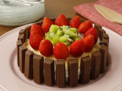 “キットカット”のミルクレープケーキ