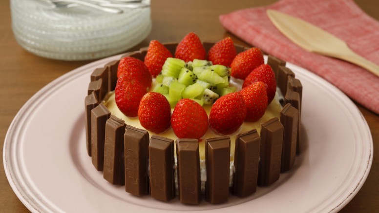 “キットカット”のミルクレープケーキ