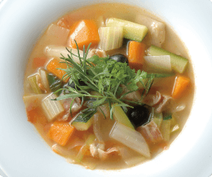 チキンと彩り野菜たっぷりの洋風あっさりスープ